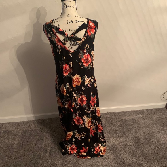 NWOT. Floral high low maxi dress - Picture 2 of 3